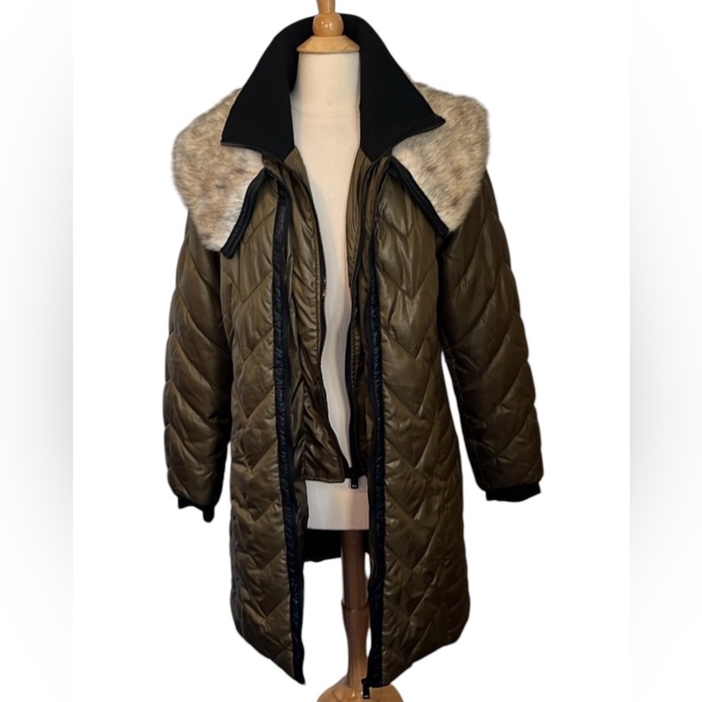30 First Olive Green Chevron Puffer Jacket Vegan Fur lined zip up Collar Size M
